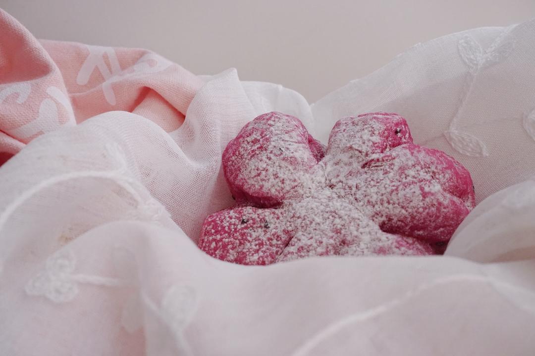 💕少女心biu biu biu 💕 肉松馅的火龙果面包