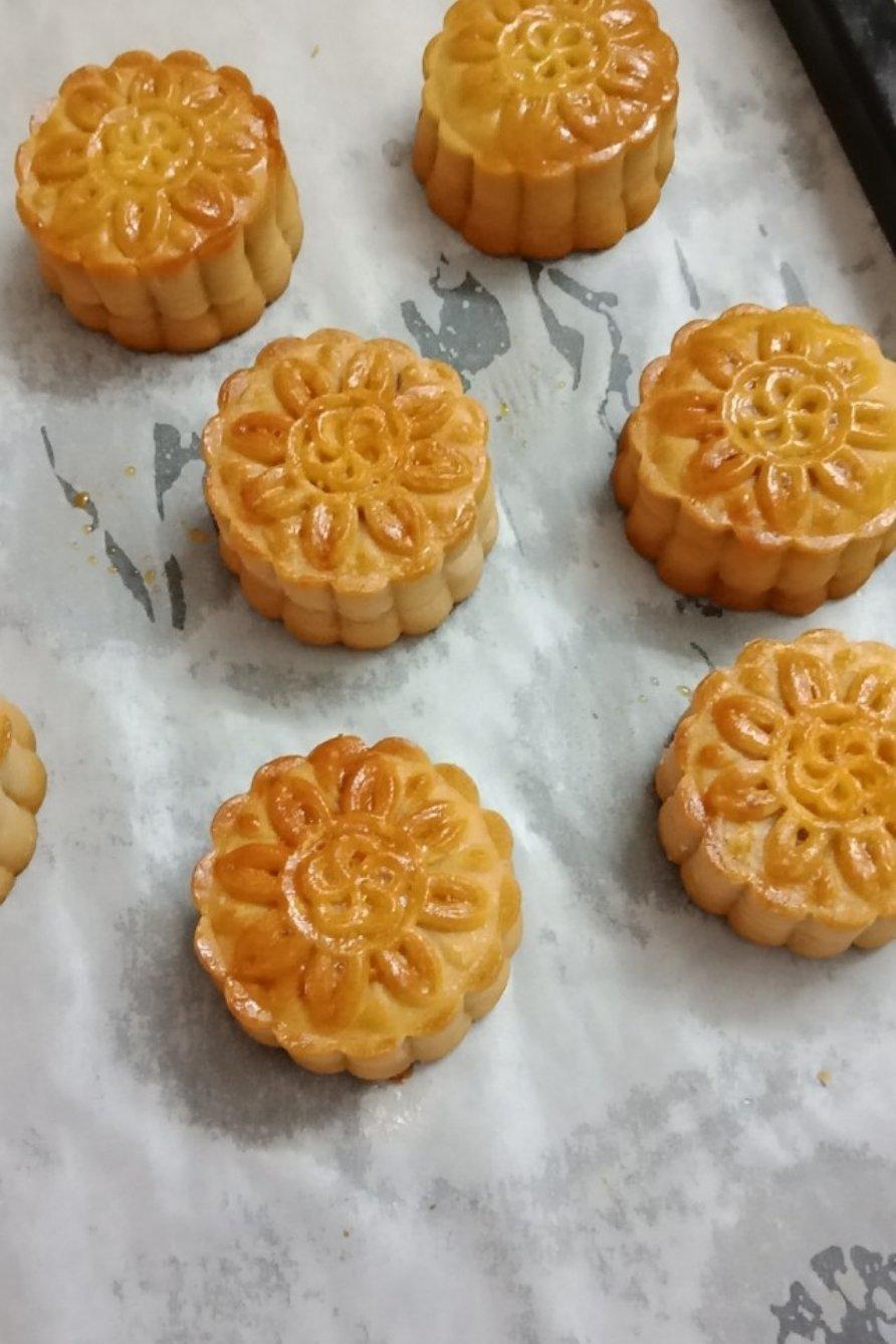 广式月饼—蛋黄莲蓉月饼