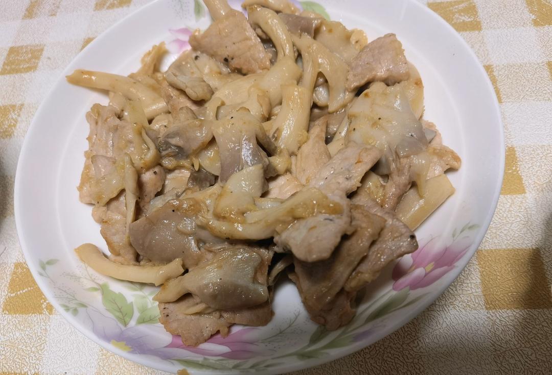 平菇炒肉片