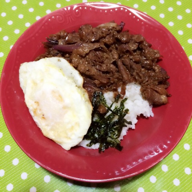 牛丼温泉卵入り（日式温泉蛋牛肉饭）