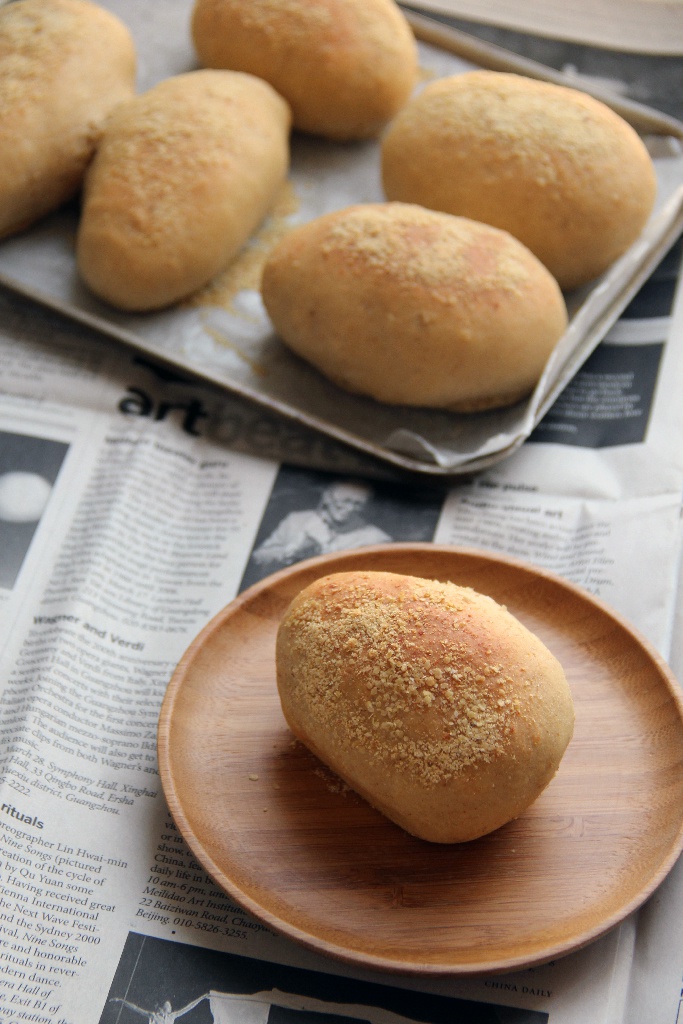 eso阿兽做的黄豆粉面包