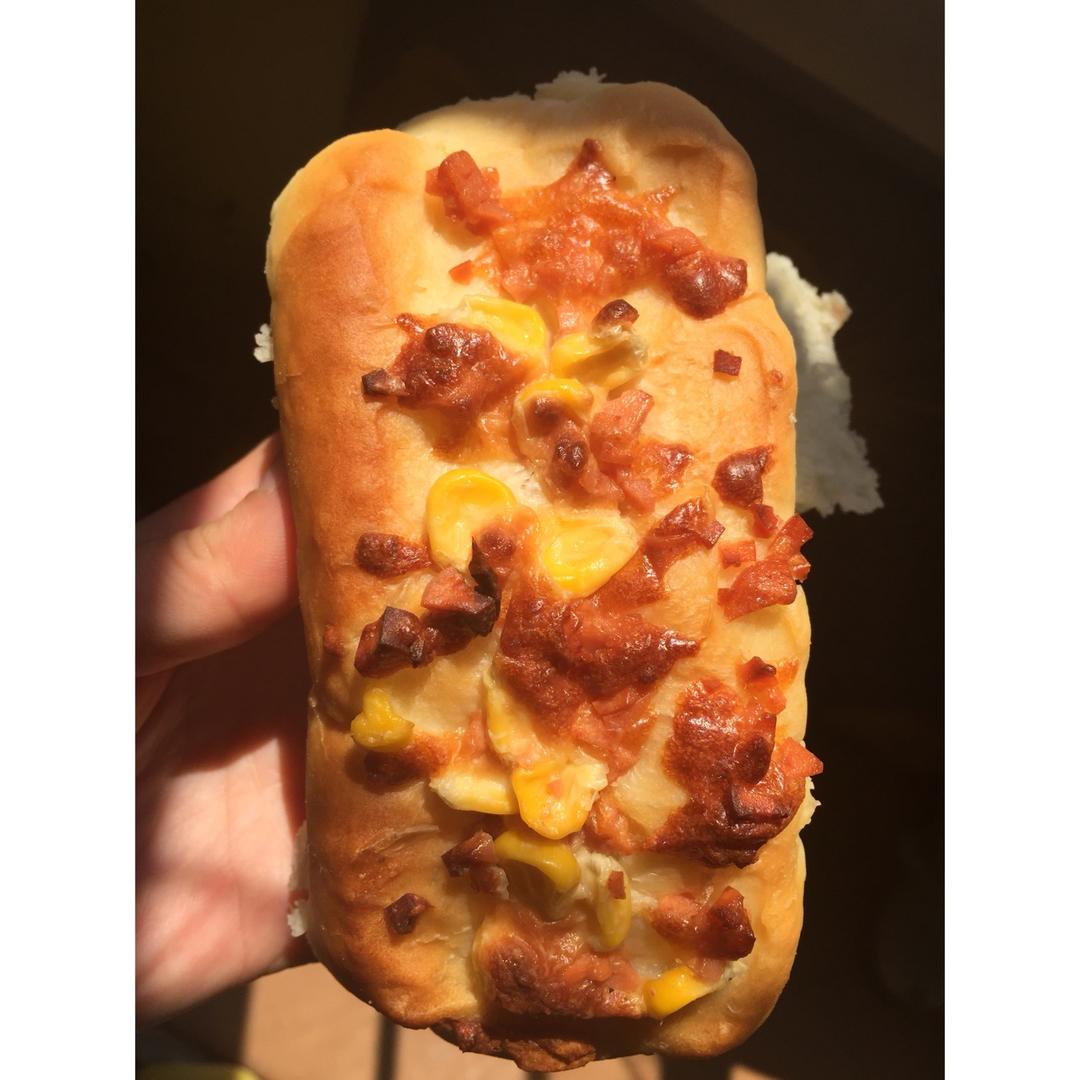 玉米火腿沙拉面包
