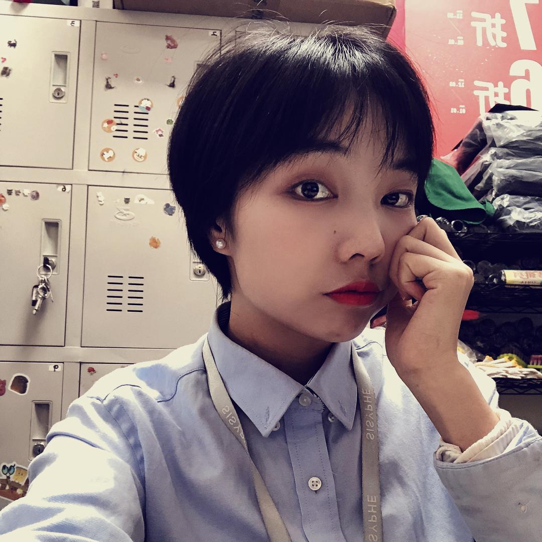 是可爱的菜菜阿