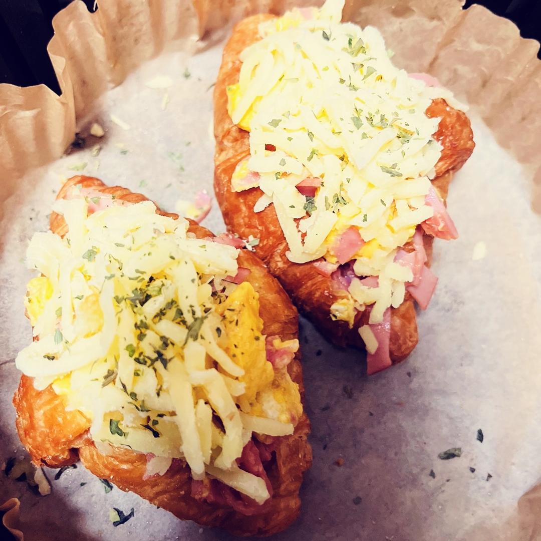 空气炸锅·牛角包夹火腿芝士的做法 步骤11