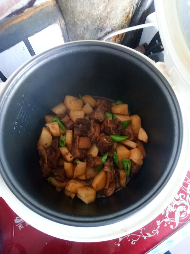 电饭煲土豆炖牛腩