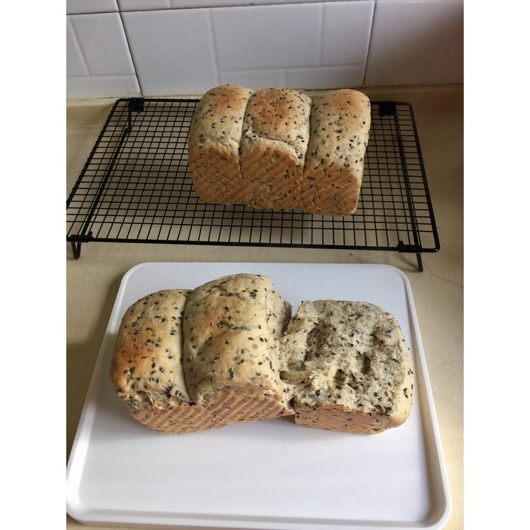 全麦黑芝麻吐司