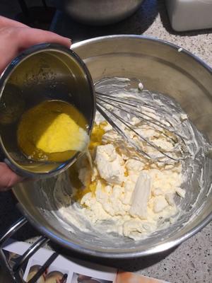 蛋奶酥芝士蛋糕的做法 步骤2
