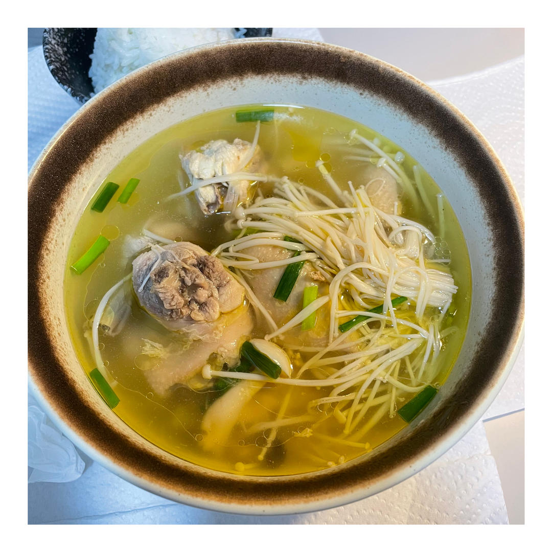 奶奶教的鲜香肥美香菇炖鸡汤