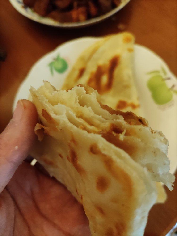 烙饼不硬的小窍门 掌握了你也能看出柔软多层凉了不硬的小油饼