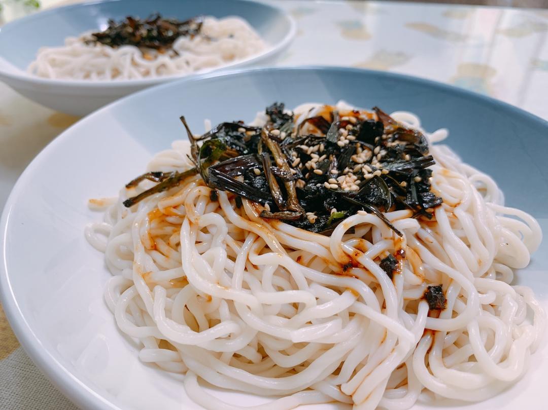 10分钟搞定的一碗葱油拌面