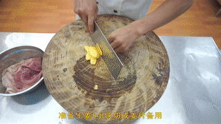 廚師長教你：“大蒜燒肚條”的家常做法，味道鮮美下飯先收藏起來的做法 步驟11