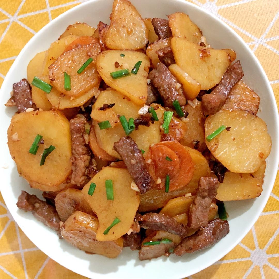 家常菜 五花肉干煸土豆片 向阳光为晓做的五花肉干煸土豆片