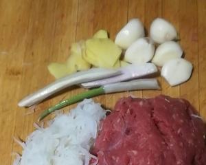 牛肉白萝卜饺子馅的做法 步骤7