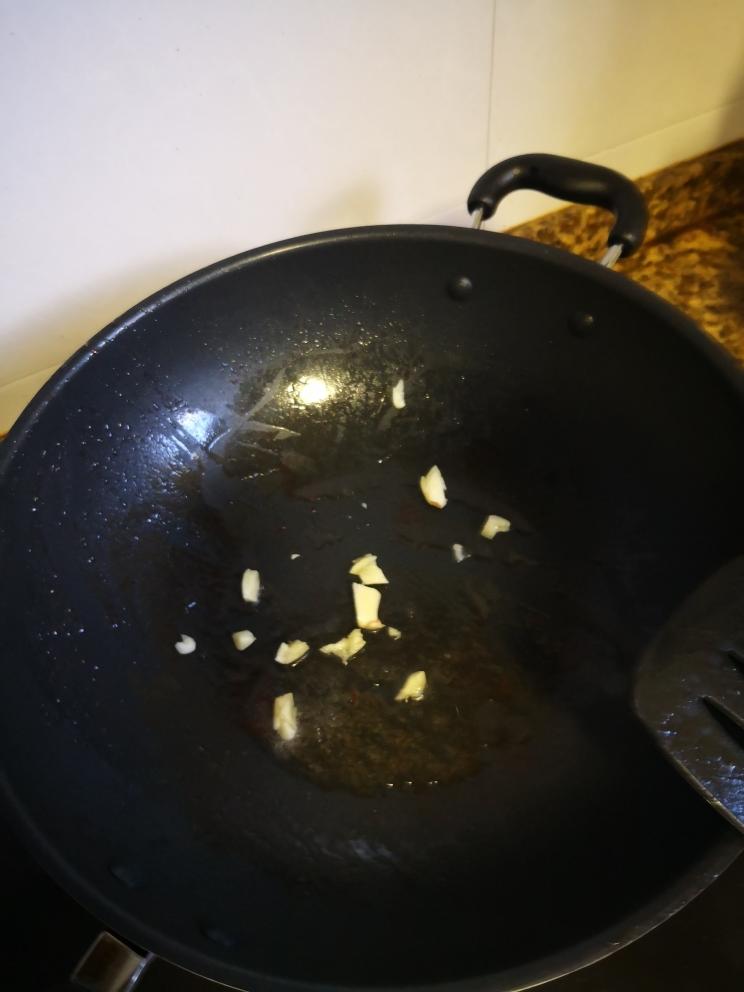 豆角炒肉焖饼丝-有菜有肉有主食的做法 步骤4