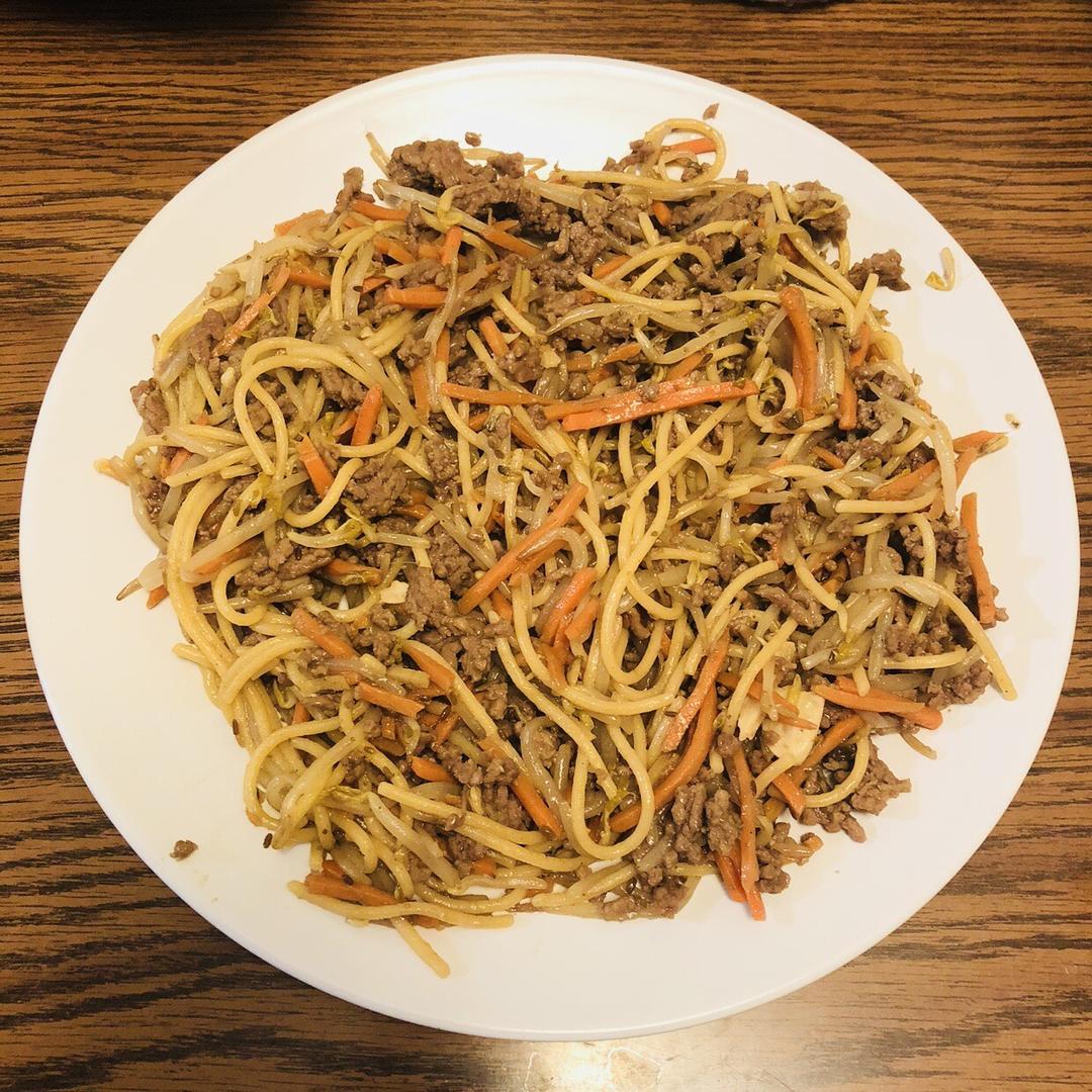 卖萌的小可爱-alex做的豆芽炒面