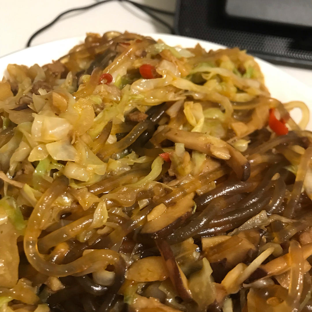 最近爱吃粉丝粉条～包菜炒粉丝