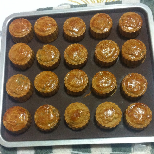 广式月饼——蛋黄莲蓉月饼