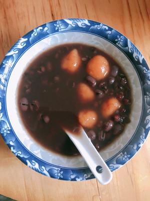 红豆黑米薏米芋圆糖水的做法 步骤9
