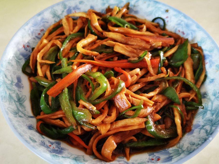 比肉还香的青椒炒杏鲍菇，零难度又下饭的伪肉丝！附166道素菜食谱