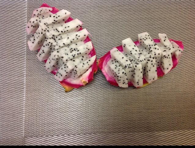 简单方便吃火龙果