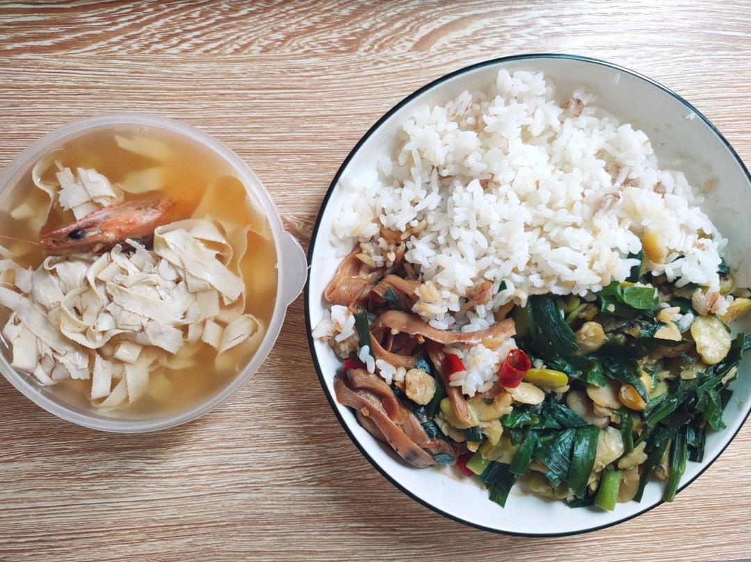 韭菜炒蚕豆
