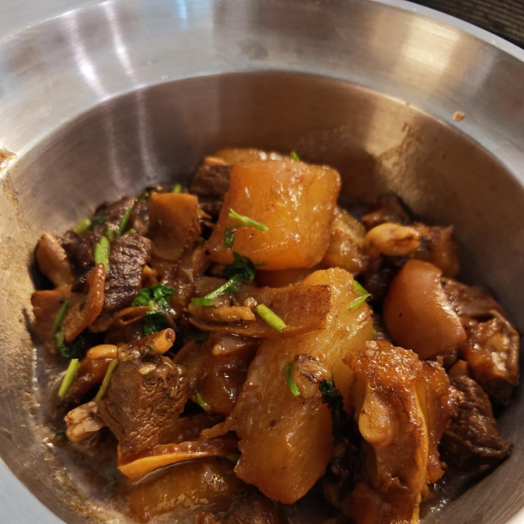 萝卜焖牛腩 （好吃得可以摆摊了）