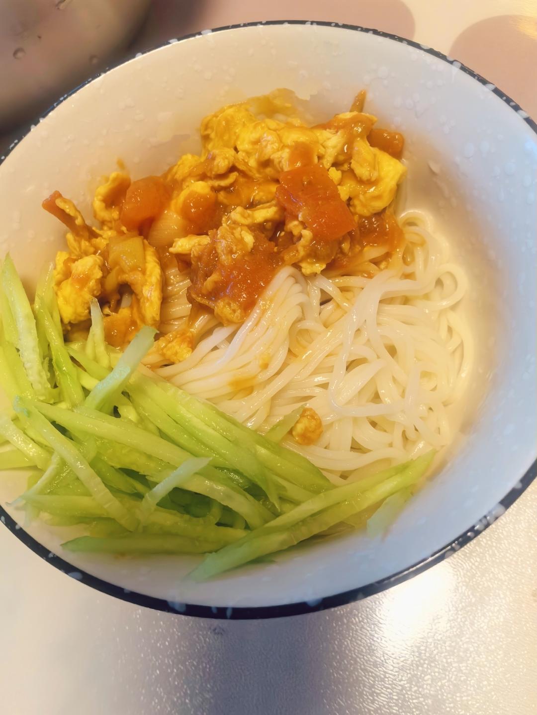西红柿鸡蛋炸酱面