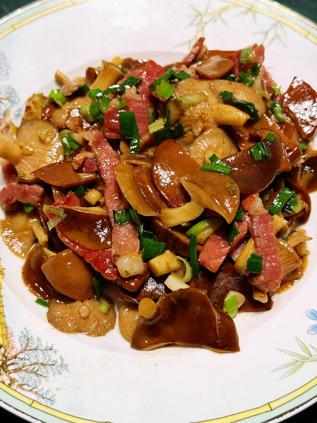 牛肝菌炒云腿