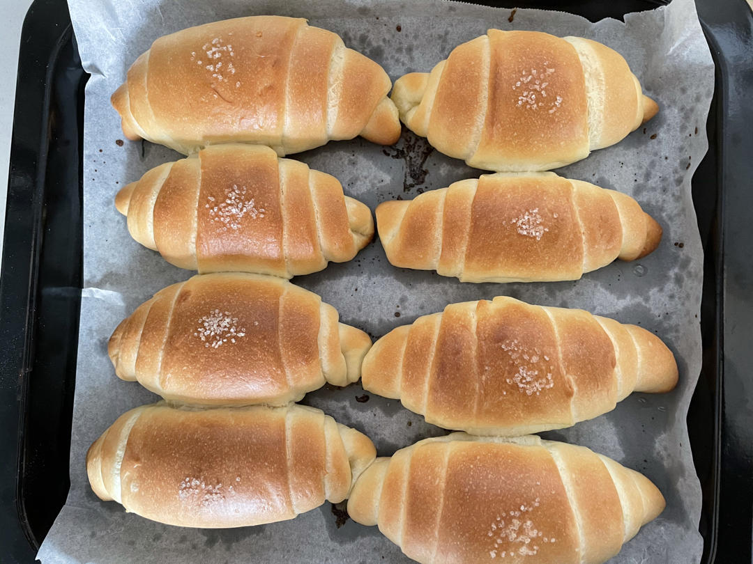 小美制作盐香面包卷