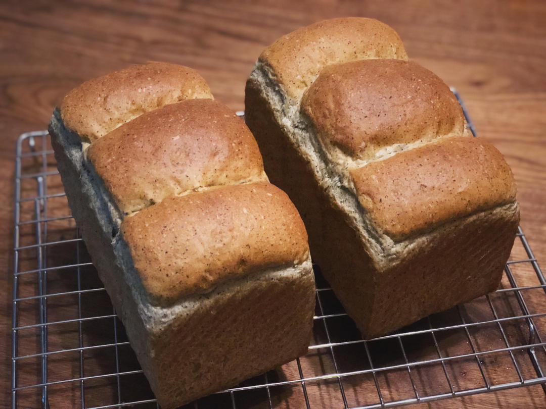 黑芝麻奶酪吐司