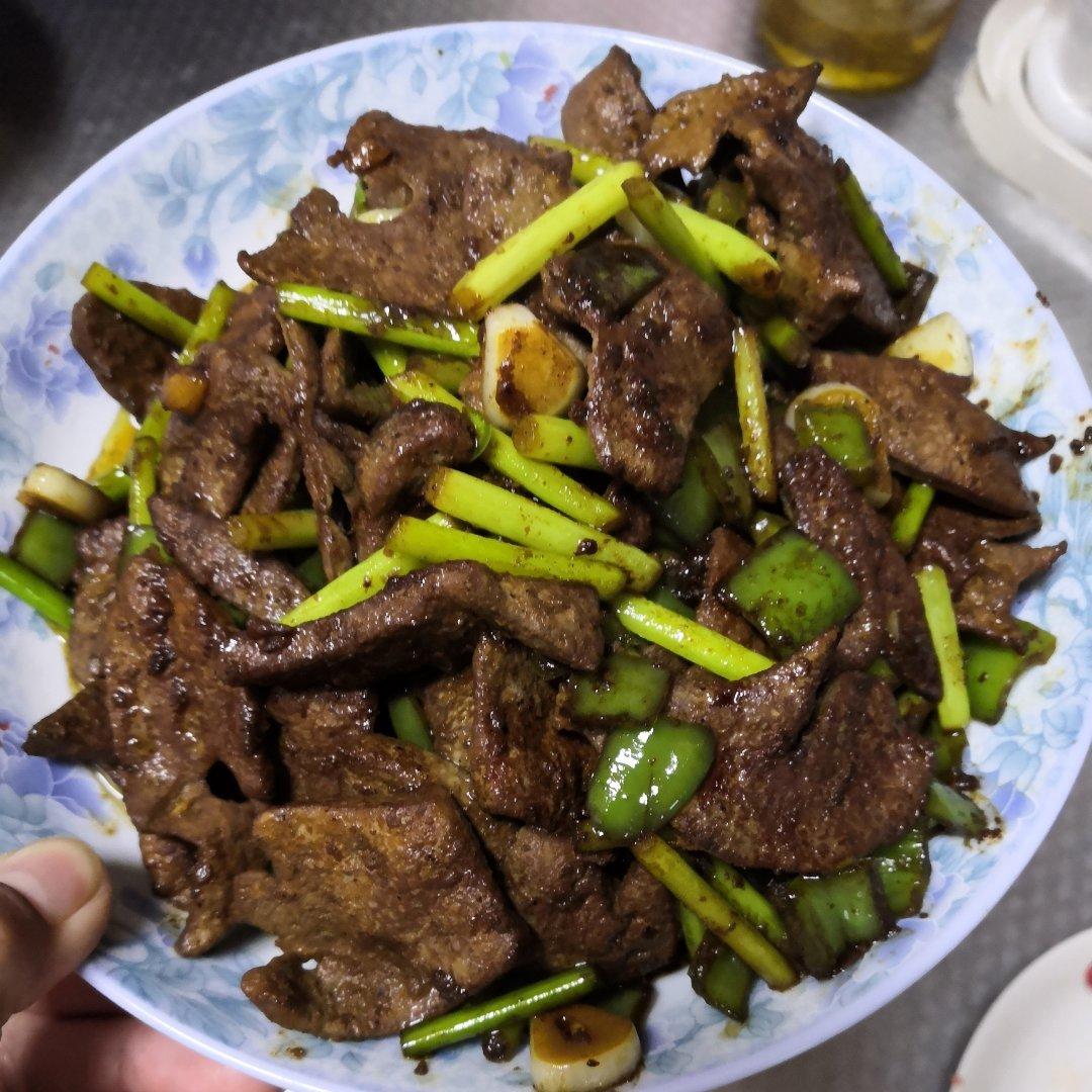 厨师长教你：“小炒猪肝”的家常做法，味道干香很赞，先收藏起来