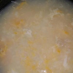 菠菜鸡蛋粥的做法 步骤4