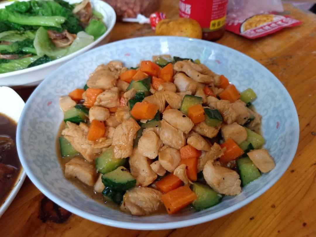 胡萝卜黄瓜鸡胸肉