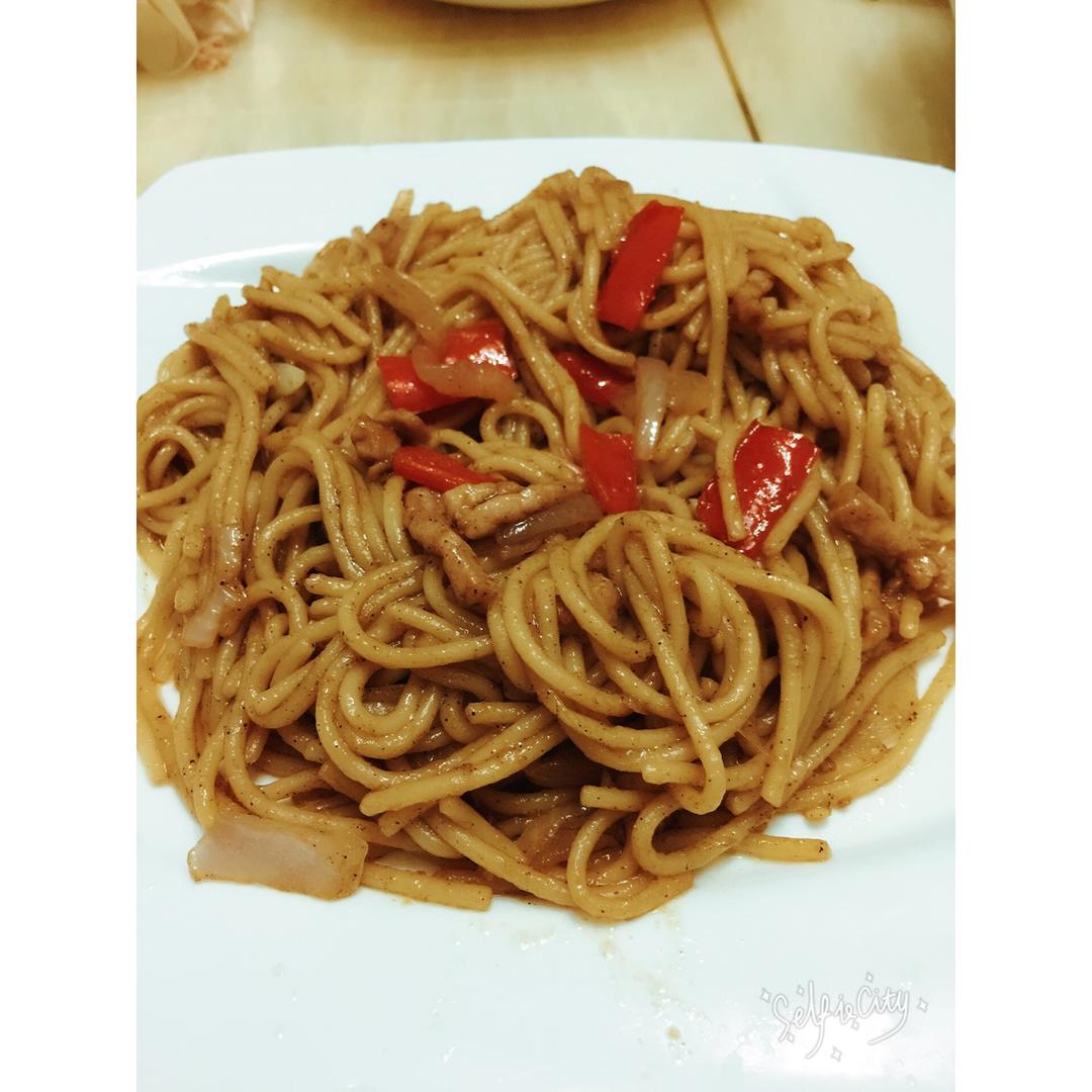 黑椒牛柳炒意面