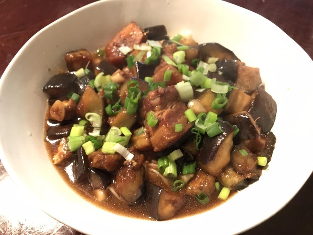 大口吃肉