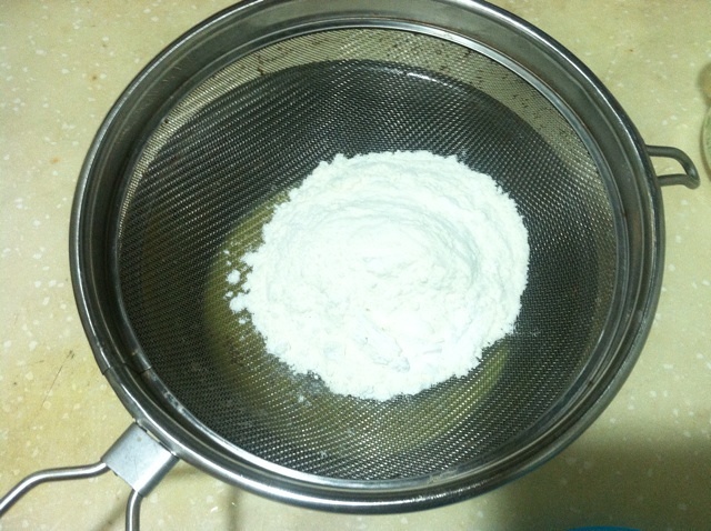 无油低卡酸奶蛋糕（3蛋25克糖）的做法 步骤2