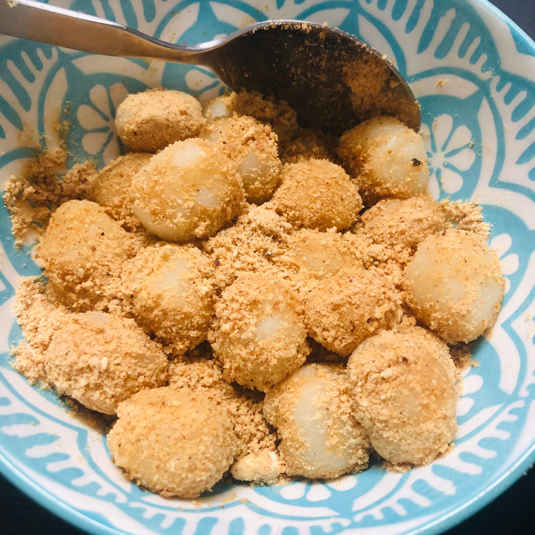 校门口的糯米花生糍粑球