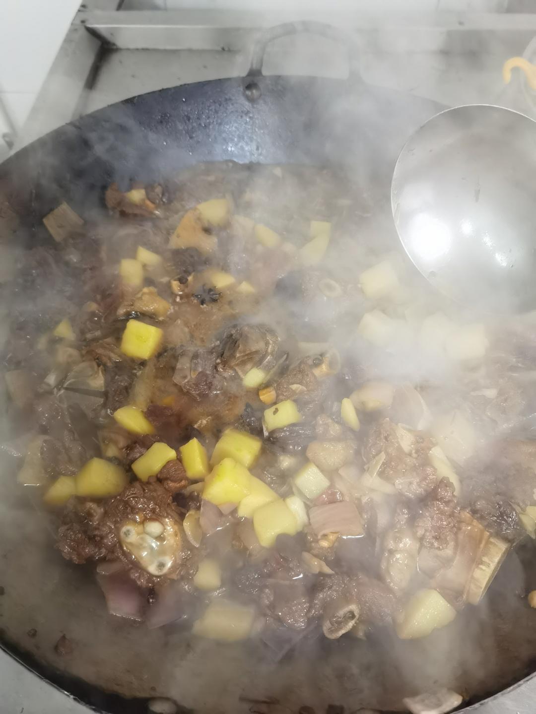 土豆炖牛肉，多吃肉御寒