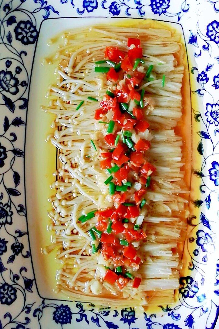 蓬安安做的蒜蓉蒸金针菇