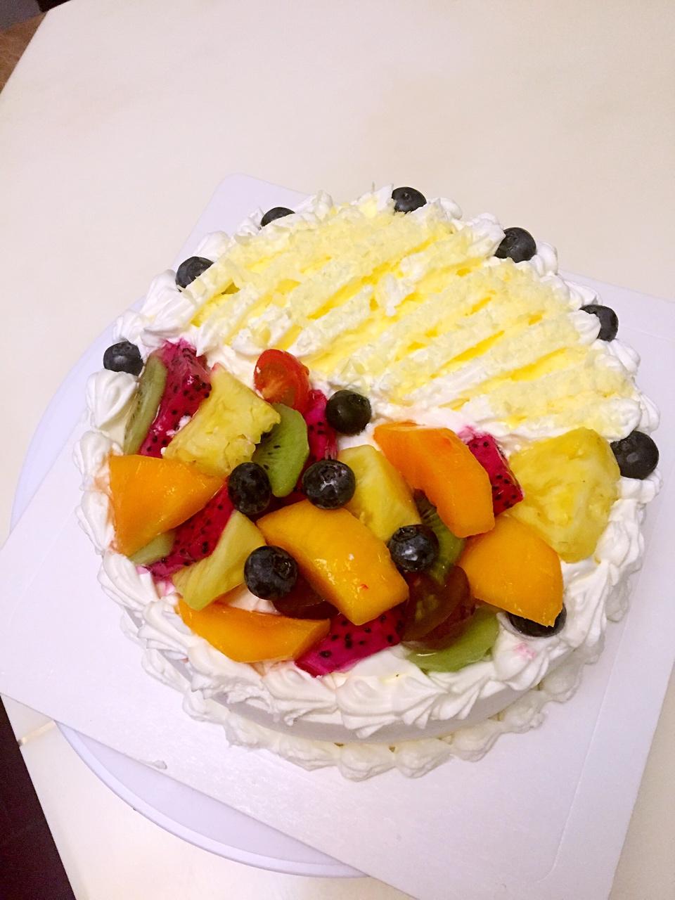 奶油水果装饰蛋糕