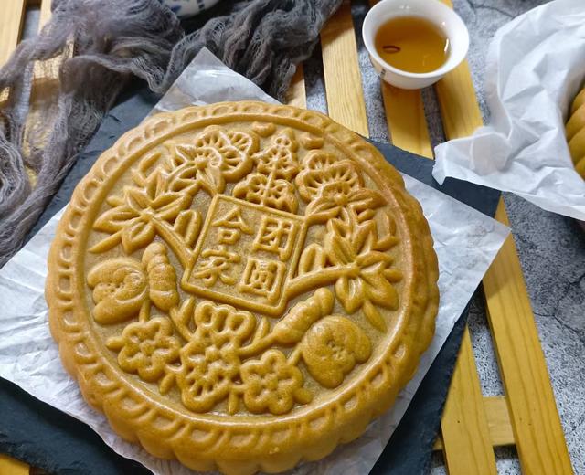 广式大月饼(蛋黄肉松雪媚娘芋头蓉馅)的做法