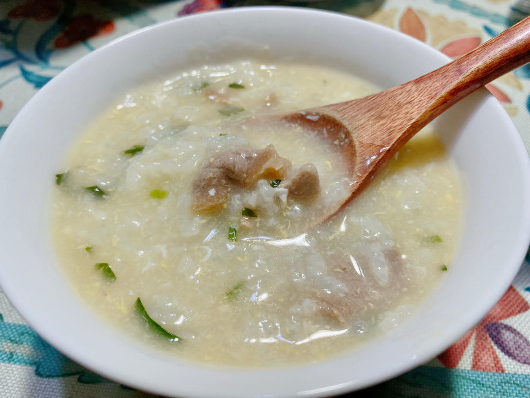 生滚牛肉窝蛋粥