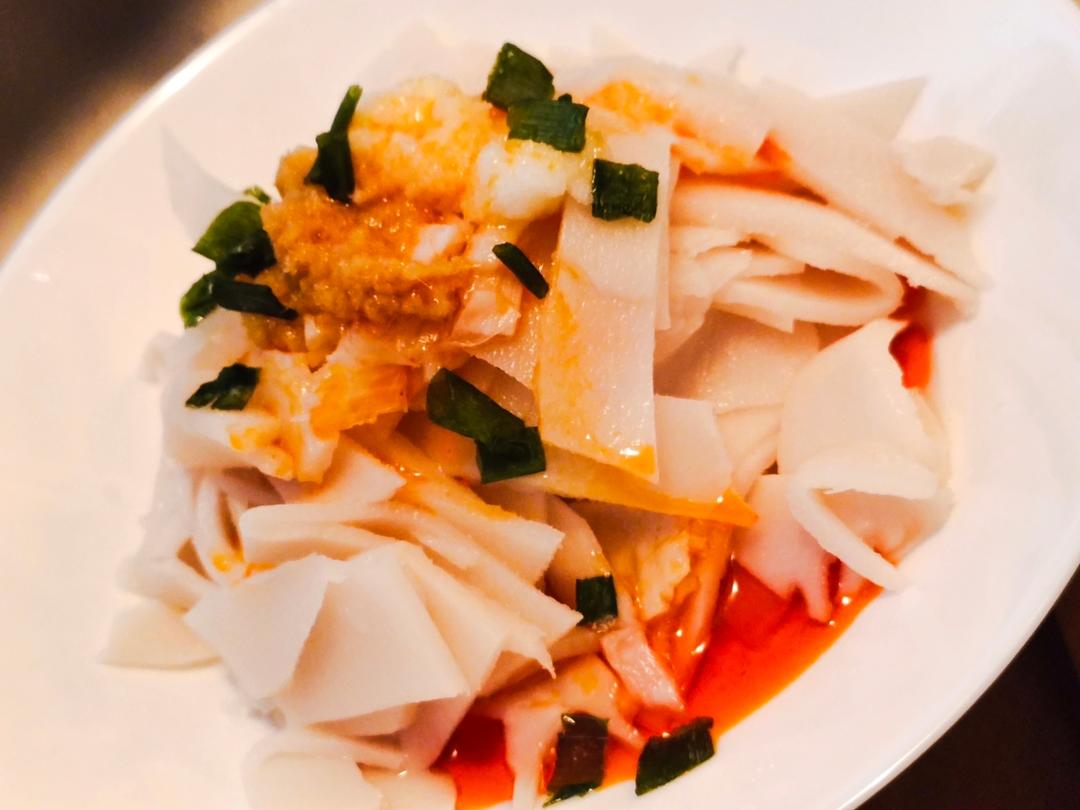 熊熊白白-圣诞红油酸笋片