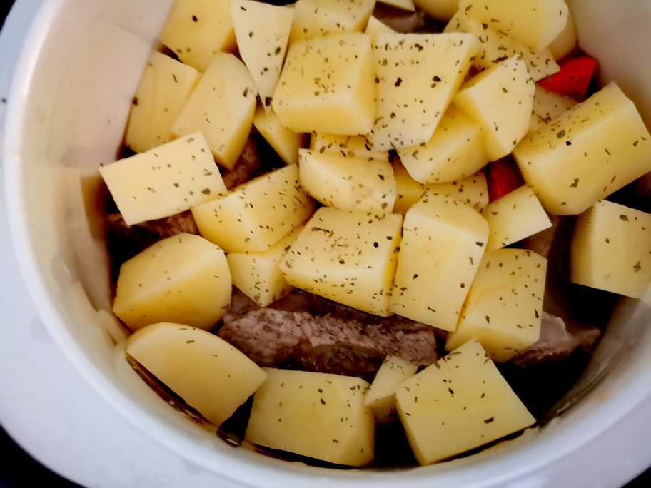 土豆炖酱排骨的做法 步骤2