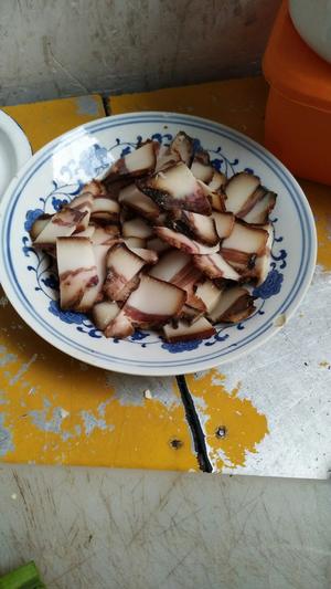 鲜笋炒腊肉的做法 步骤1