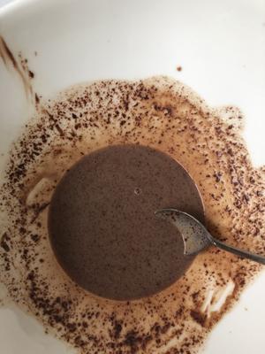4寸黑巧克力沙皮狗慕斯的做法 步骤6