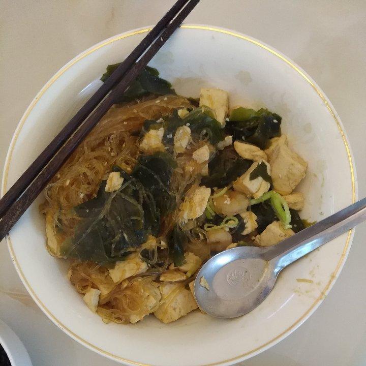 豆腐裙带菜味噌汤