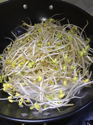 低脂干煸黄豆芽的做法 步骤4