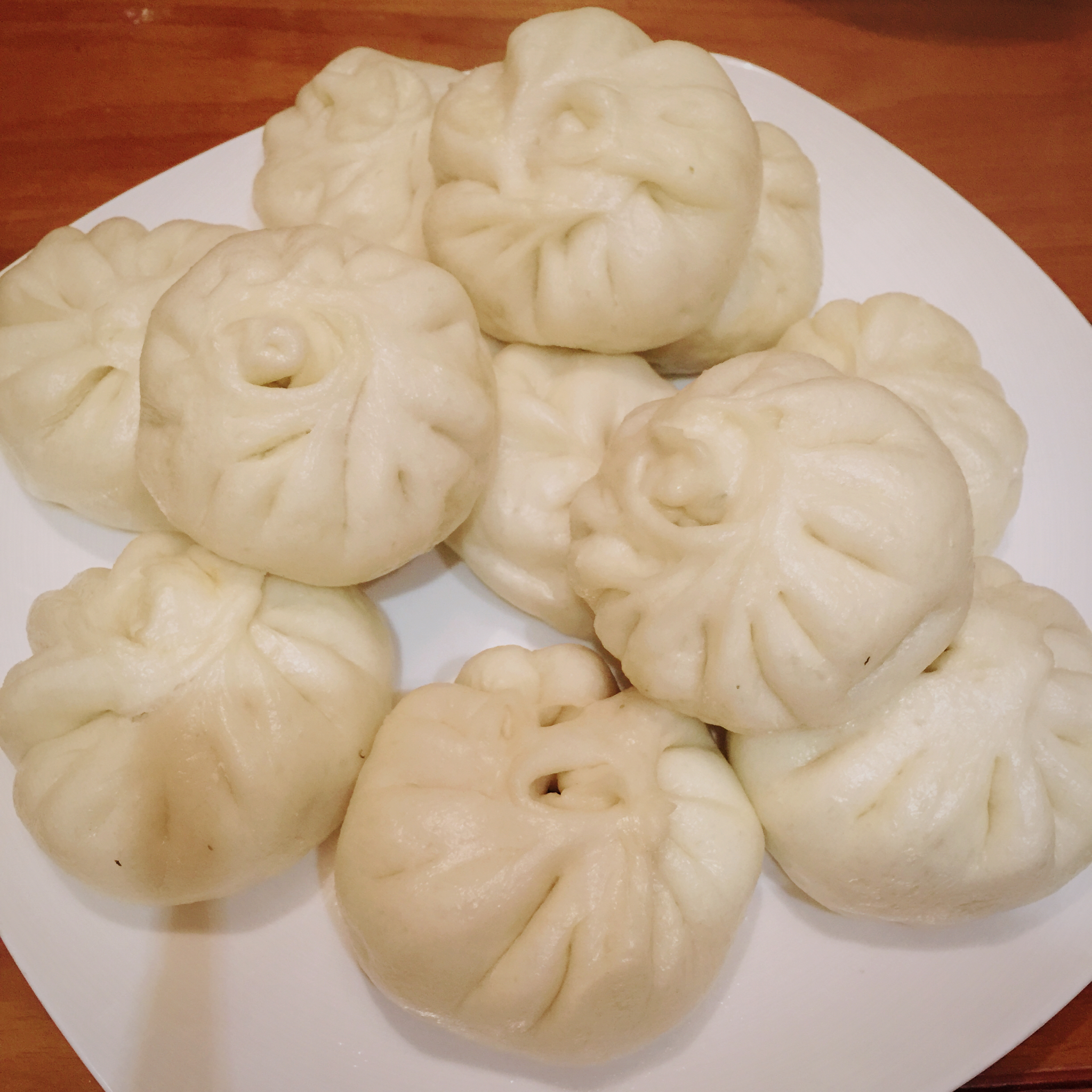 卜卜麻麻做的咸菜包子