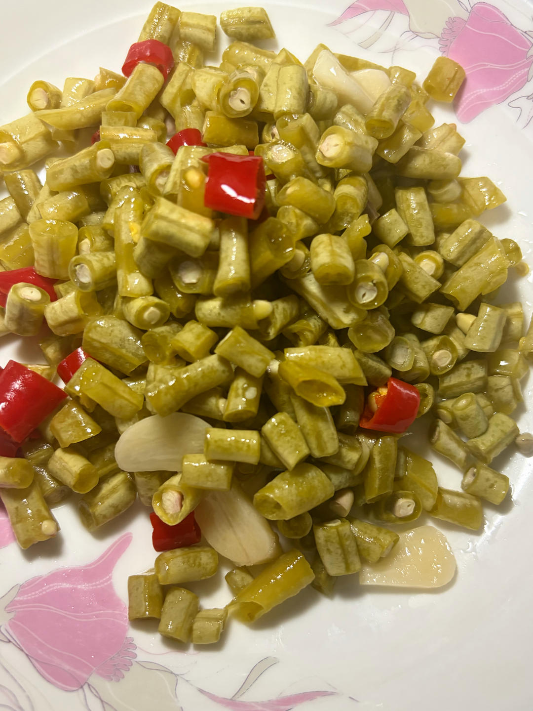 不需要加一滴水，只需要四步就能做出酸辣脆爽的酸豆角！